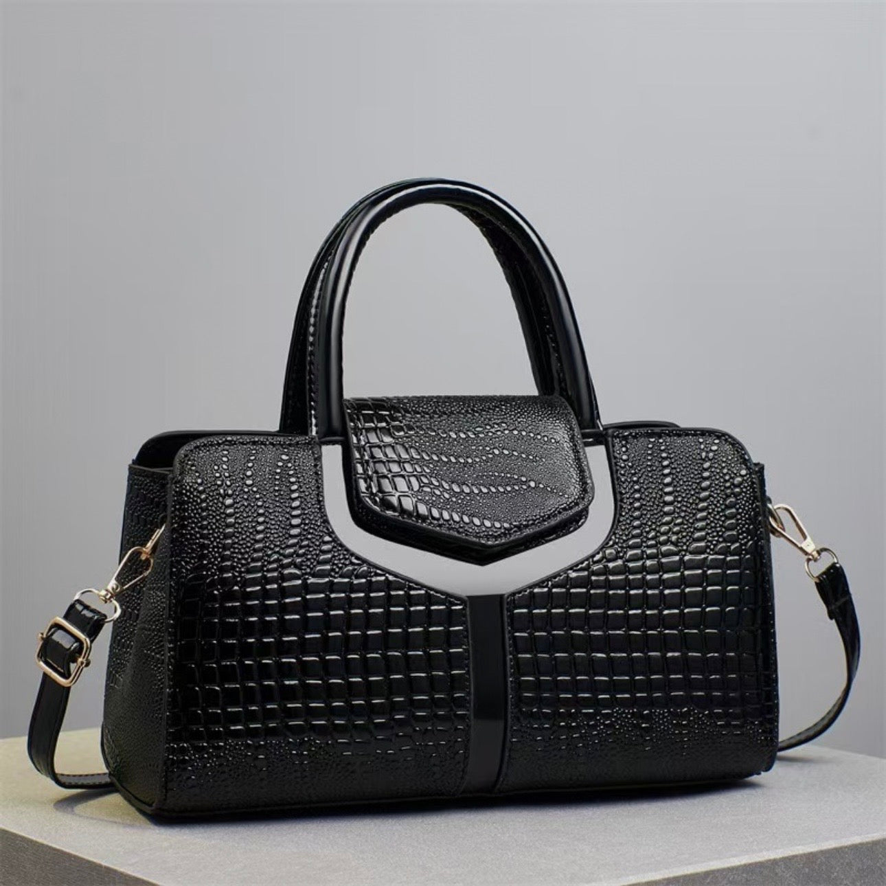 The Elara Bag